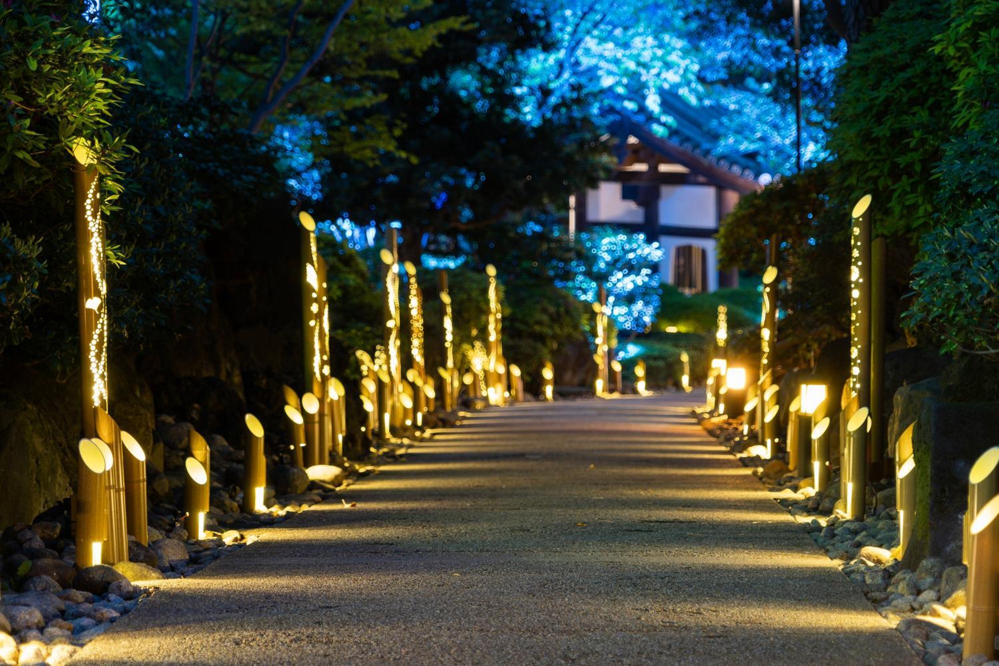 Grand Prince Hotel Takanawa Prefektura Tokio Exteriér fotografie The illuminated path